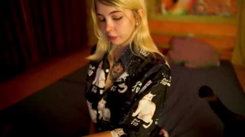 Snapshot of allison_cuty chatting on 09-15-25, 08:31 Allison online show from 09-15-25, 08:31