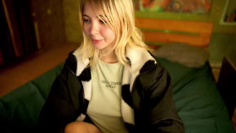 Snapshot of allison_cuty chatting on 10-03-25, 07:00 Allison online show from 10-03-25, 07:00