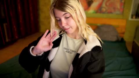 Snapshot of allison_cuty chatting on 10-13-25, 09:04 Allison online show from 10-13-25, 09:04