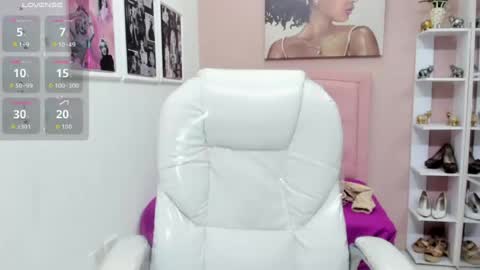 Snapshot of allison_garcia chatting on 06-15-26, 07:27 ALLISON online show from 06-15-26, 07:27