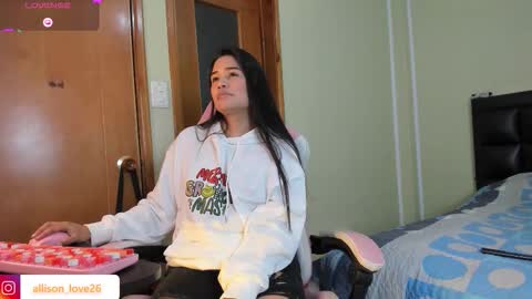 Snapshot of allison_love chatting on 12-17-25, 01:55 allison online show from 12-17-25, 01:55