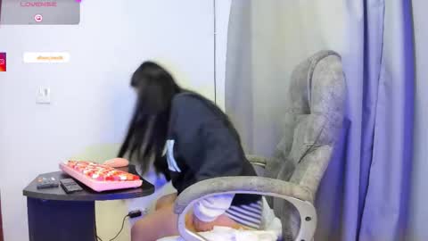 Snapshot of allison_love chatting on 02-03-26, 02:10 allison online show from 02-03-26, 02:10