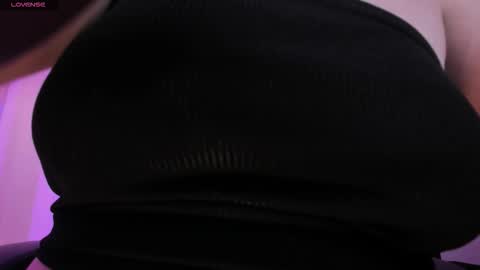 Snapshot of allisonrogersx chatting on 01-07-26, 02:14 Allison Rogers online show from 01-07-26, 02:14