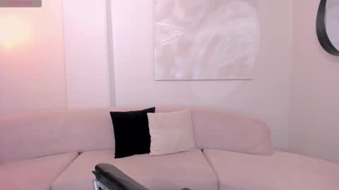 Snapshot of allisonrogersx chatting on 01-18-26, 10:41 Allison Rogers online show from 01-18-26, 10:41