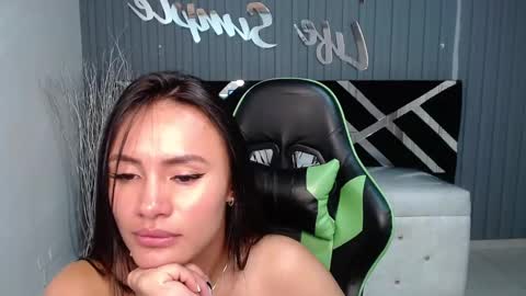 Snapshot of allisson_a chatting on 12-31-24, 06:48 Allisson online show from 12-31-24, 06:48