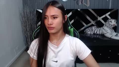 Snapshot of allisson_a chatting on 03-07-25, 03:40 Allisson online show from 03-07-25, 03:40