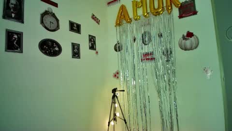Snapshot of allisson_rose chatting on 10-23-25, 06:34 Alli online show from 10-23-25, 06:34