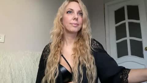 Snapshot of allmaybe chatting on 05-24-26, 04:34 Nika online show from 05-24-26, 04:34