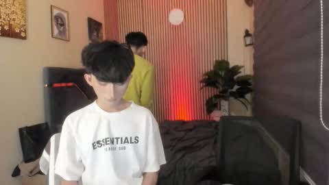 Snapshot of alluring_alpha chatting on 11-19-25, 04:40 kim and josh online show from 11-19-25, 04:40