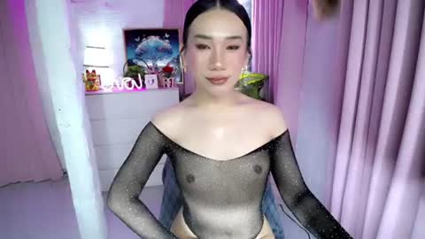 Snapshot of alluring_mj chatting on 06-27-26, 05:23 mj online show from 06-27-26, 05:23