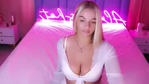 AlwaysHot online show from 10-31-25, 02:23