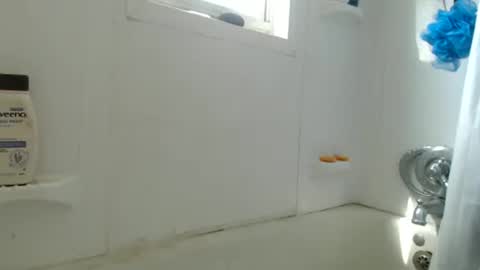 Snapshot of allwolf0323 chatting on 06-08-26, 04:51 allwolf0323 online show from 06-08-26, 04:51