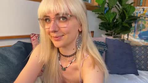 Snapshot of allyelliot chatting on 10-14-25, 08:42 Ally Elliot online show from 10-14-25, 08:42