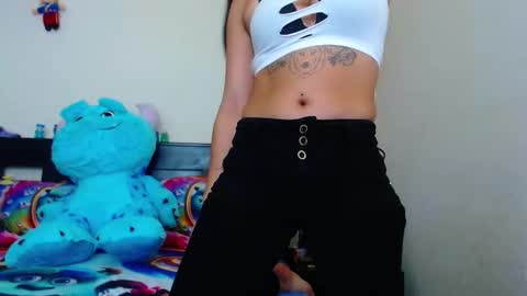 Snapshot of allyson_collins_ chatting on 11-20-25, 02:45 Allyson collins online show from 11-20-25, 02:45