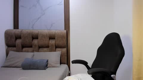 Snapshot of allyson_gh chatting on 09-12-25, 04:23 allyson_gh online show from 09-12-25, 04:23