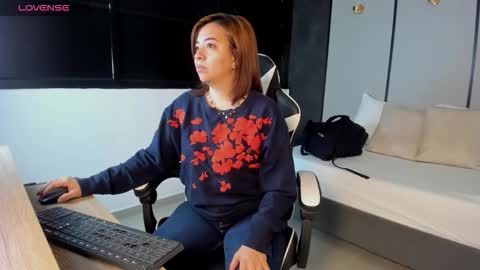 ALMA FENIX  online show from 10-17-25, 12:19