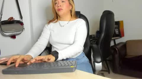 ALMA FENIX  online show from 04-18-26, 07:58