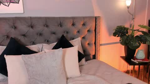 Mia online show from 03-27-26, 11:43