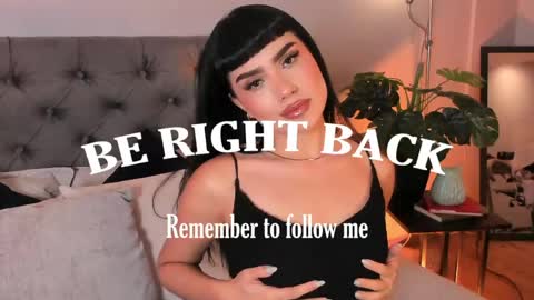 Mia online show from 04-22-26, 01:34