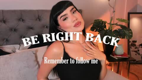 Mia online show from 04-24-26, 01:57