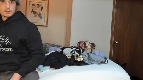 Snapshot of almakay01 chatting on 01-12-25, 01:11 Jean and nick online show from 01-12-25, 01:11