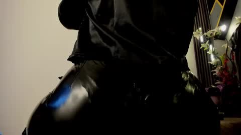 Snapshot of almma_ chatting on 02-12-25, 08:29 ALMMA online show from 02-12-25, 08:29