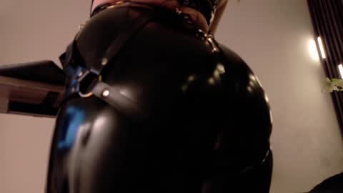 Snapshot of almma_ chatting on 03-01-25, 07:04 ALMMA online show from 03-01-25, 07:04