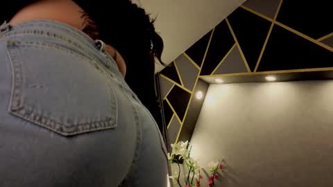 Snapshot of almma_ chatting on 09-23-25, 01:47 ALMMA online show from 09-23-25, 01:47