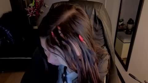 Snapshot of almma_ chatting on 10-20-25, 02:17 ALMMA online show from 10-20-25, 02:17