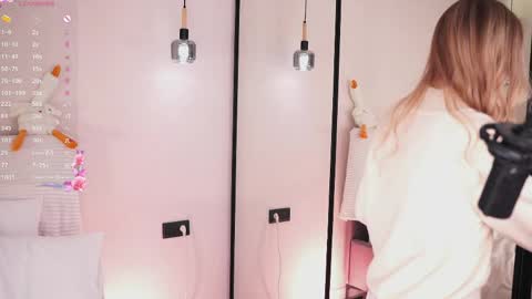 Lia online show from 05-17-26, 03:04