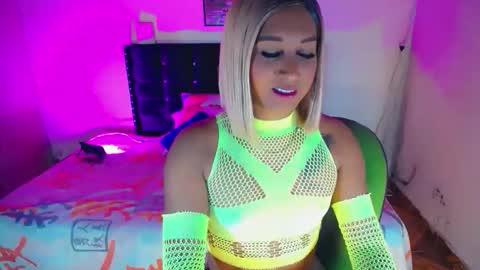 Snapshot of alondragill_ chatting on 06-09-26, 03:40 alondragill_ online show from 06-09-26, 03:40