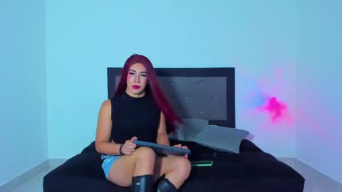 Hazel Bowie online show from 03-04-25, 10:16