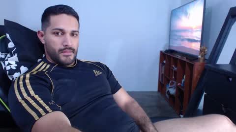 Snapshot of alonxoo chatting on 12-15-24, 03:24 alonxoo online show from 12-15-24, 03:24