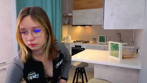 Snapshot of alorianna chatting on 12-04-25, 03:54 Alorena online show from 12-04-25, 03:54