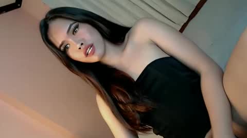 Snapshot of alove_too_last chatting on 01-05-25, 05:20 LEXY online show from 01-05-25, 05:20