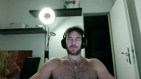 Snapshot of alphah_hunk chatting on 11-22-25, 09:03 alphah_hunk online show from 11-22-25, 09:03