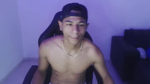 Snapshot of alphas_latins chatting on 03-08-26, 10:13 alphas_latins online show from 03-08-26, 10:13