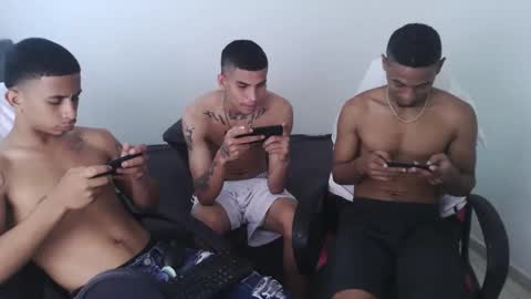 Snapshot of alphas_latins chatting on 05-19-26, 06:47 alphas_latins online show from 05-19-26, 06:47