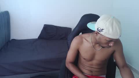 Snapshot of alphas_latins chatting on 05-21-26, 04:47 alphas_latins online show from 05-21-26, 04:47