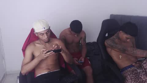 Snapshot of alphas_latins chatting on 05-30-26, 06:21 alphas_latins online show from 05-30-26, 06:21