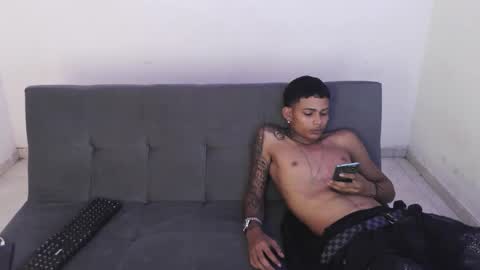 Snapshot of alphas_latins chatting on 06-06-26, 06:18 alphas_latins online show from 06-06-26, 06:18