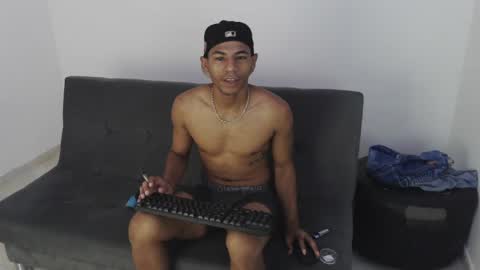 Snapshot of alphas_latins chatting on 06-11-26, 06:39 alphas_latins online show from 06-11-26, 06:39