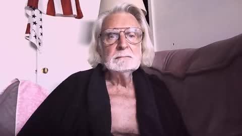 Snapshot of alphauniform chatting on 10-29-25, 04:09 AlphaUniform online show from 10-29-25, 04:09