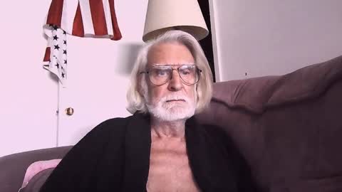 Snapshot of alphauniform chatting on 11-22-25, 05:01 AlphaUniform online show from 11-22-25, 05:01