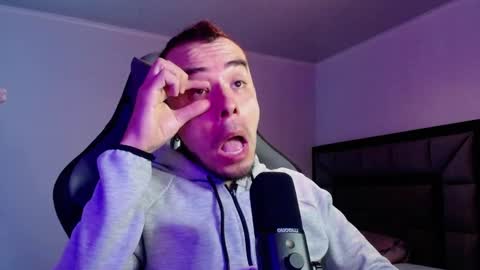 Snapshot of alrevex chatting on 09-08-25, 05:23 ALEX online show from 09-08-25, 05:23