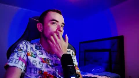 Snapshot of alrevex chatting on 09-09-25, 02:05 ALEX online show from 09-09-25, 02:05