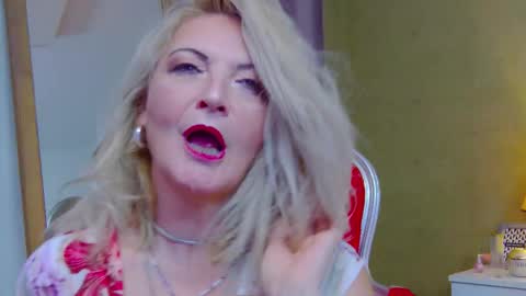 Snapshot of alura_jenson_ chatting on 09-12-25, 05:35 Alura Jenson online show from 09-12-25, 05:35