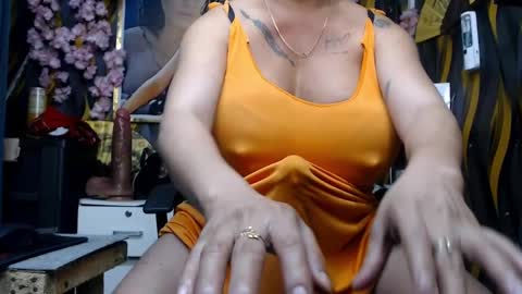 Snapshot of alwayshardcock11inch chatting on 12-21-24, 12:59 SARAHEYHEYHUGECOCK online show from 12-21-24, 12:59