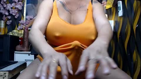 Snapshot of alwayshardcock11inch chatting on 12-23-24, 04:22 SARAHEYHEYHUGECOCK online show from 12-23-24, 04:22