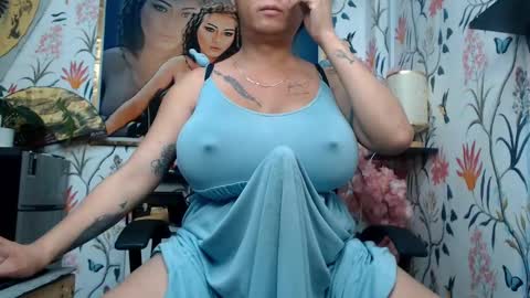 Snapshot of alwayshardcock11inch chatting on 03-05-25, 01:21 SARAHEYHEYHUGECOCK online show from 03-05-25, 01:21